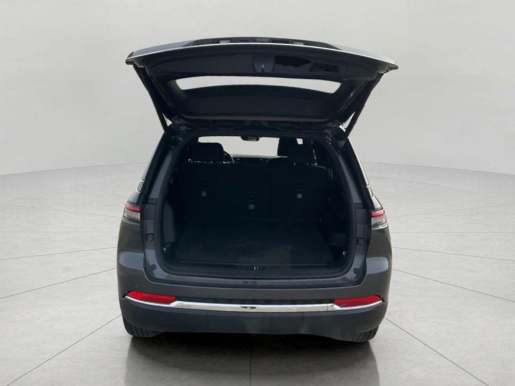 new 2025 Jeep Grand Cherokee car, priced at $39,425