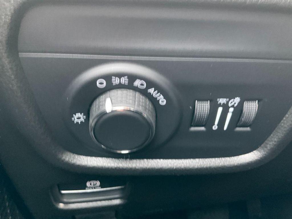 new 2025 Jeep Grand Cherokee car, priced at $39,425