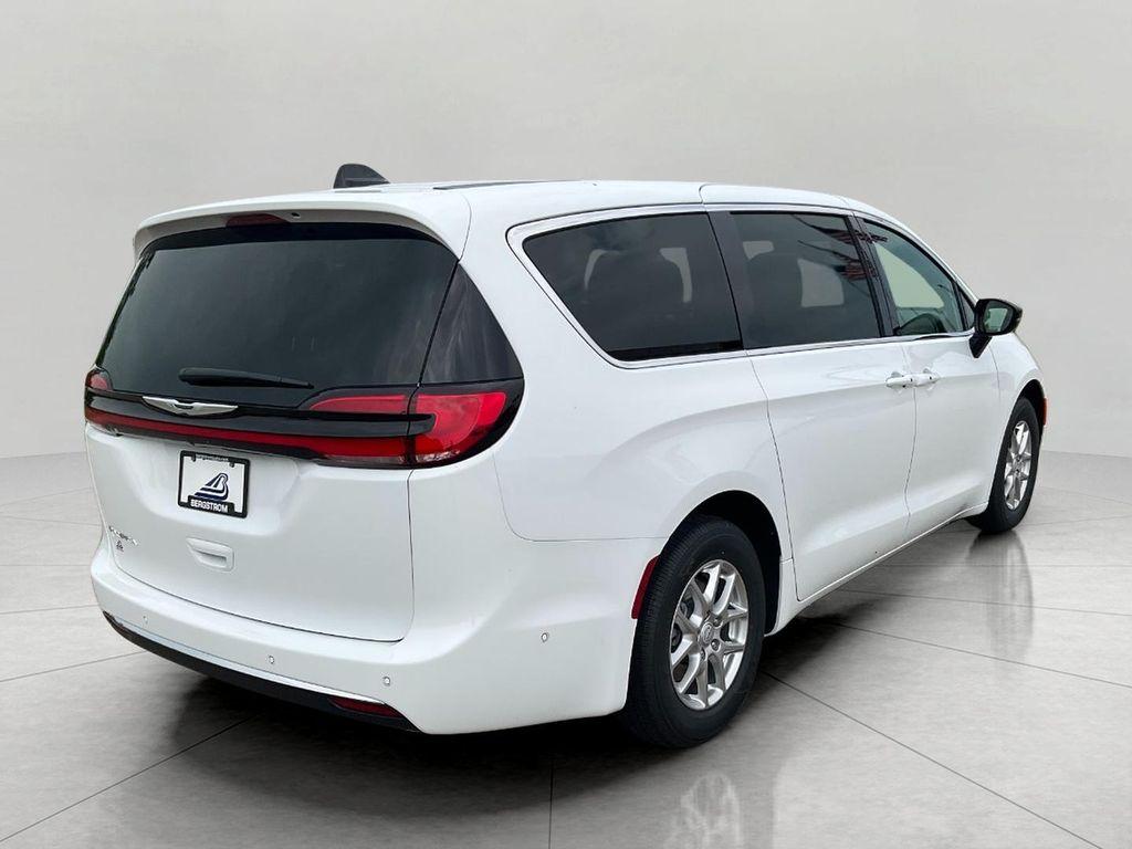 new 2025 Chrysler Pacifica car, priced at $37,225