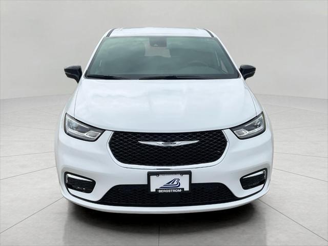 new 2025 Chrysler Pacifica car, priced at $42,690