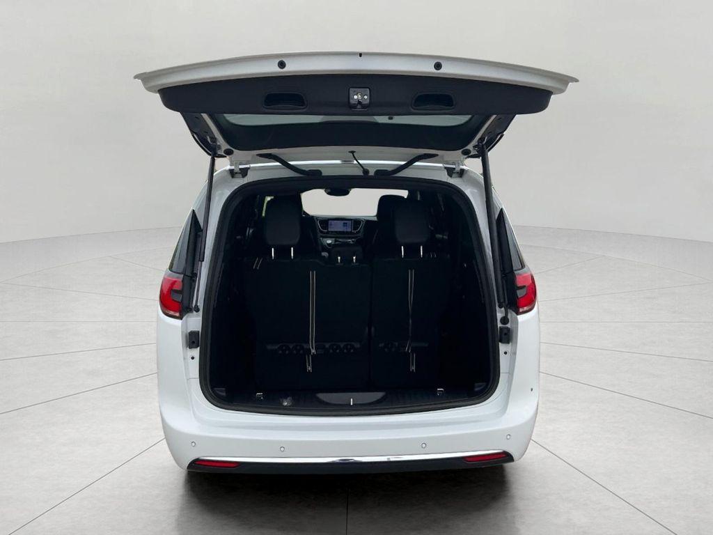 new 2025 Chrysler Pacifica car, priced at $37,225