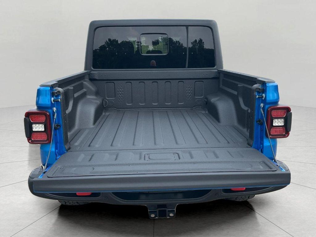 new 2025 Jeep Gladiator car, priced at $55,182