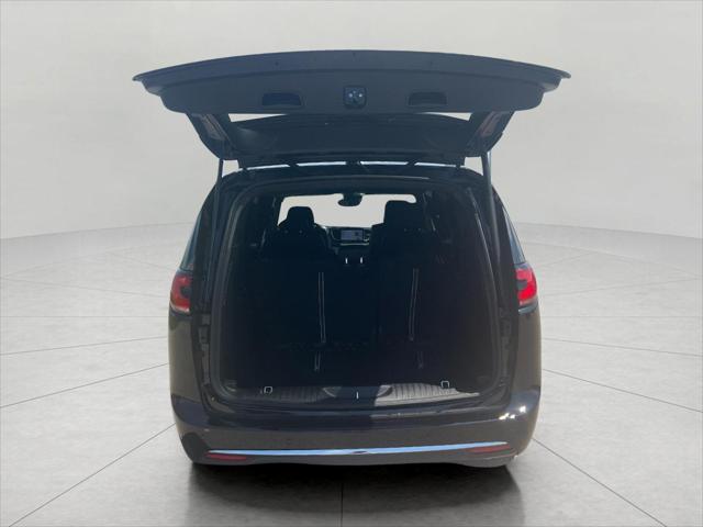 new 2025 Chrysler Pacifica car, priced at $45,753