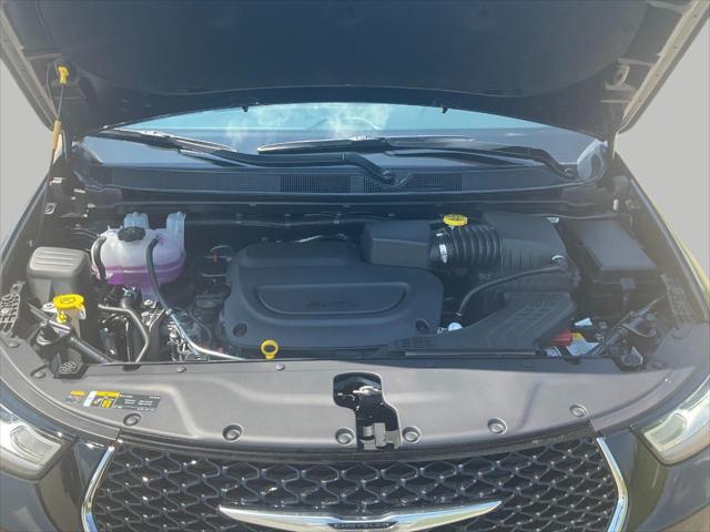 new 2025 Chrysler Pacifica car, priced at $45,753