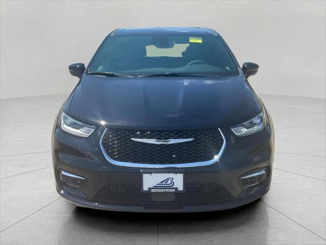 new 2025 Chrysler Pacifica car, priced at $45,753