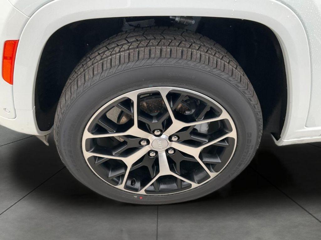 new 2025 Jeep Grand Cherokee car, priced at $64,131