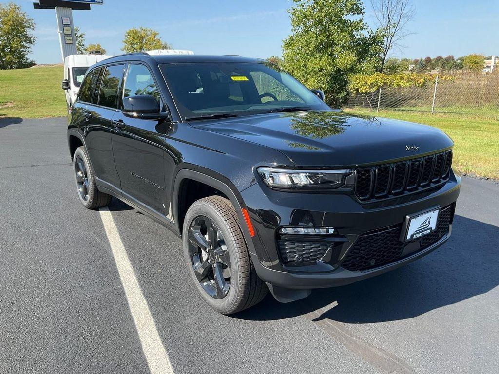 new 2025 Jeep Grand Cherokee car, priced at $58,430