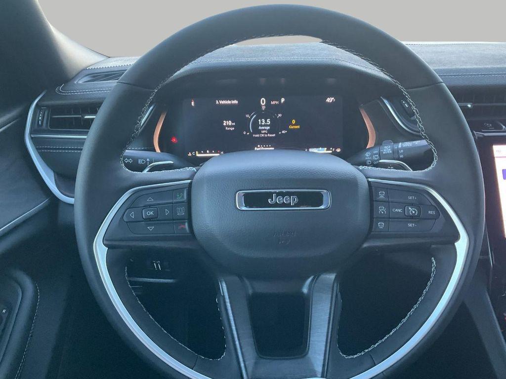 new 2025 Jeep Grand Cherokee car, priced at $48,221