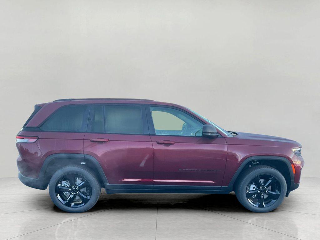 new 2025 Jeep Grand Cherokee car, priced at $48,221