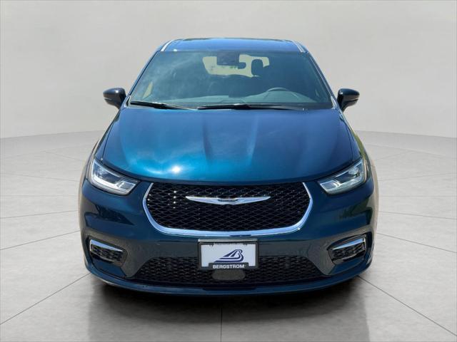 new 2025 Chrysler Pacifica car, priced at $43,113
