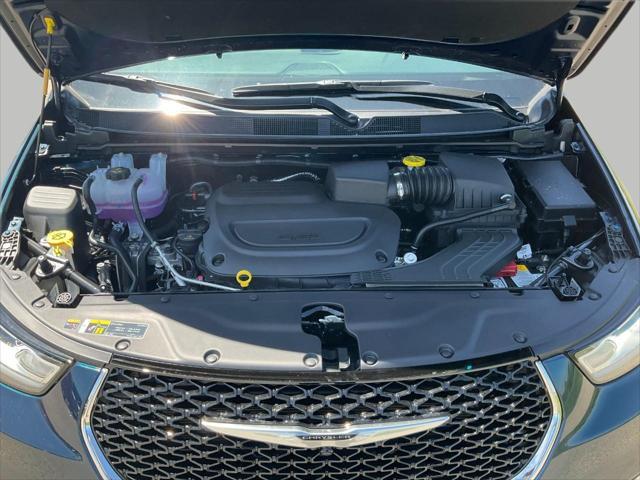 new 2025 Chrysler Pacifica car, priced at $43,113