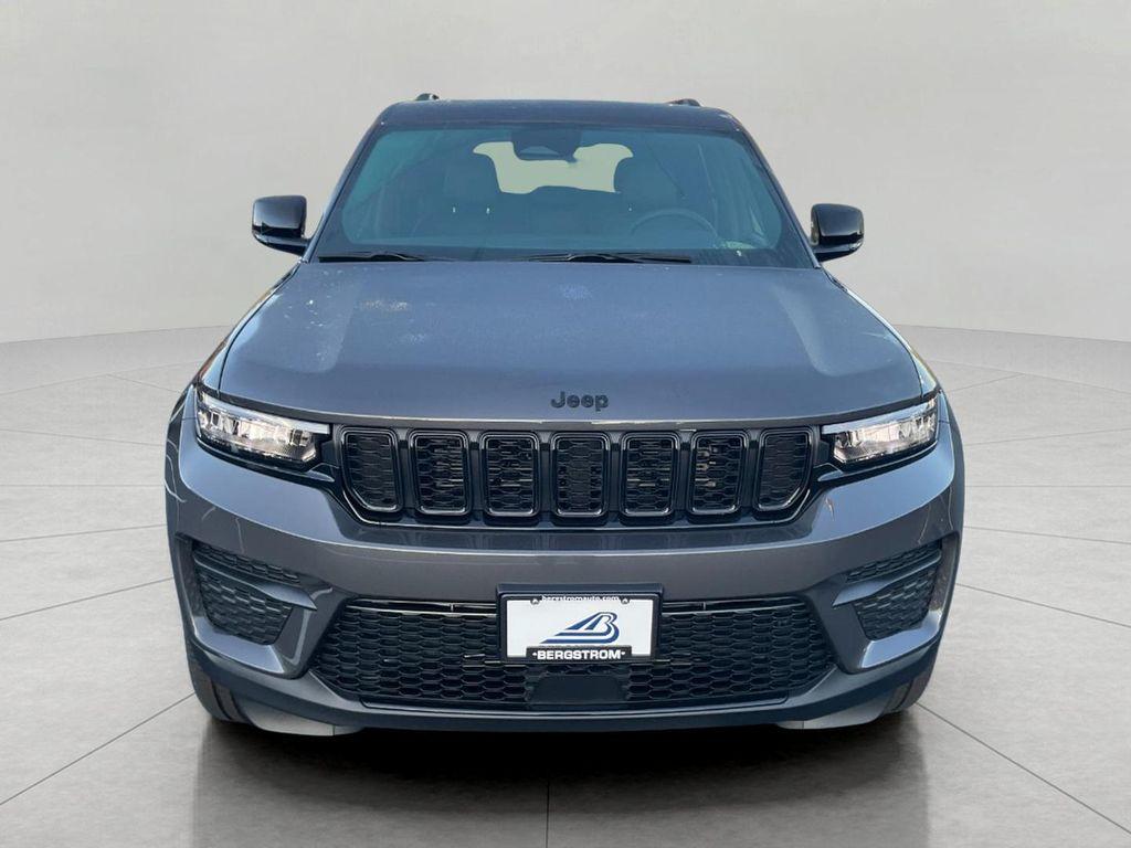 new 2025 Jeep Grand Cherokee car, priced at $43,831