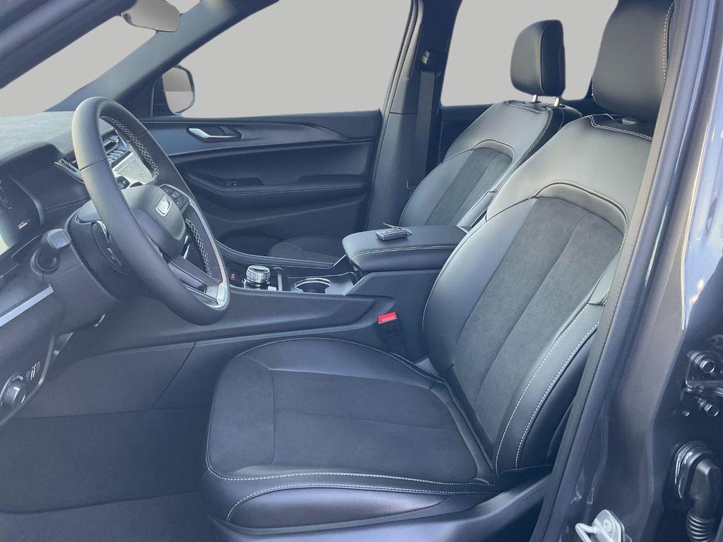 new 2025 Jeep Grand Cherokee car, priced at $43,831