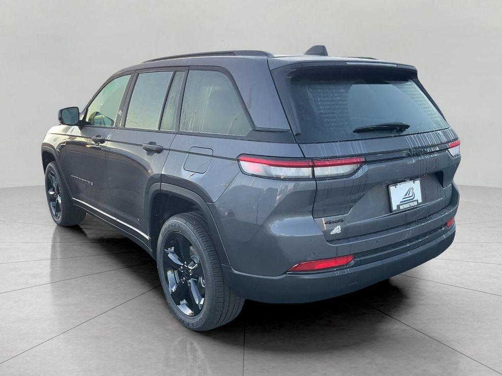 new 2025 Jeep Grand Cherokee car, priced at $43,831