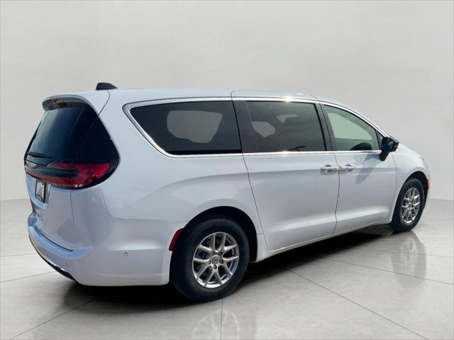 new 2025 Chrysler Pacifica car, priced at $40,922