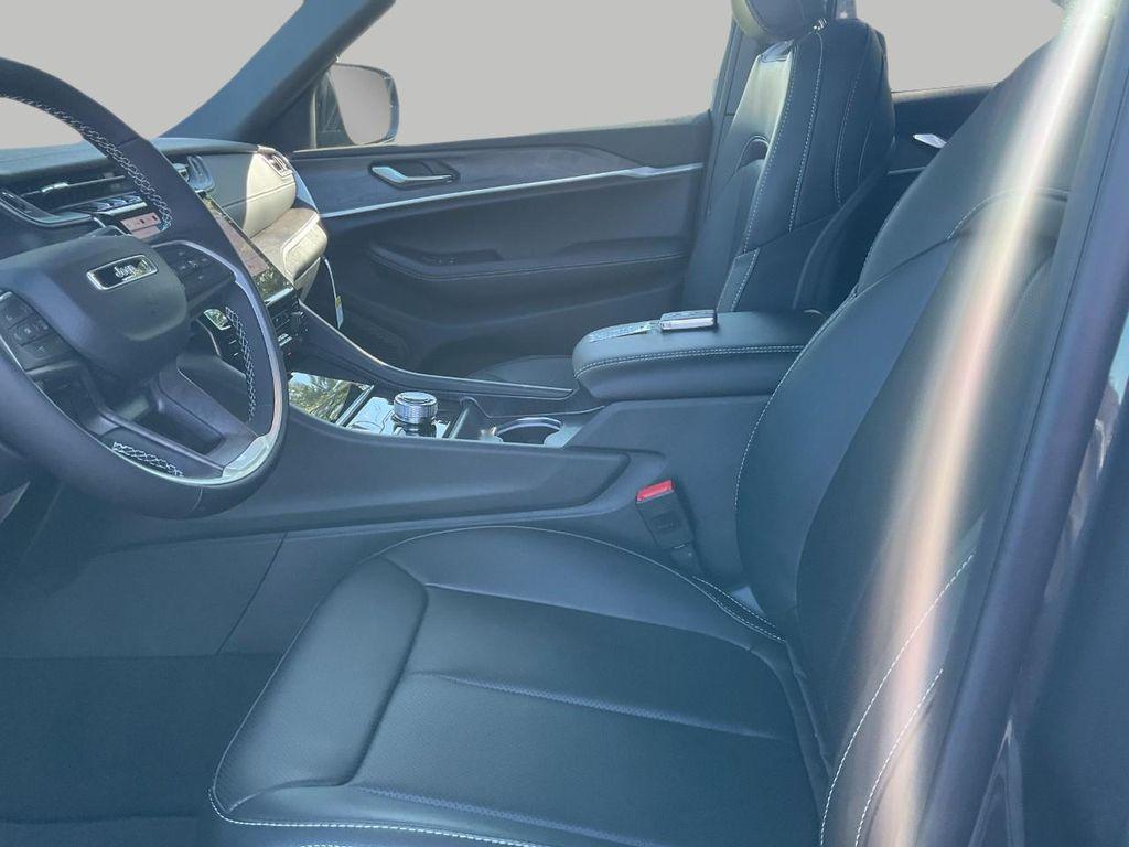 new 2025 Jeep Grand Cherokee car, priced at $50,771