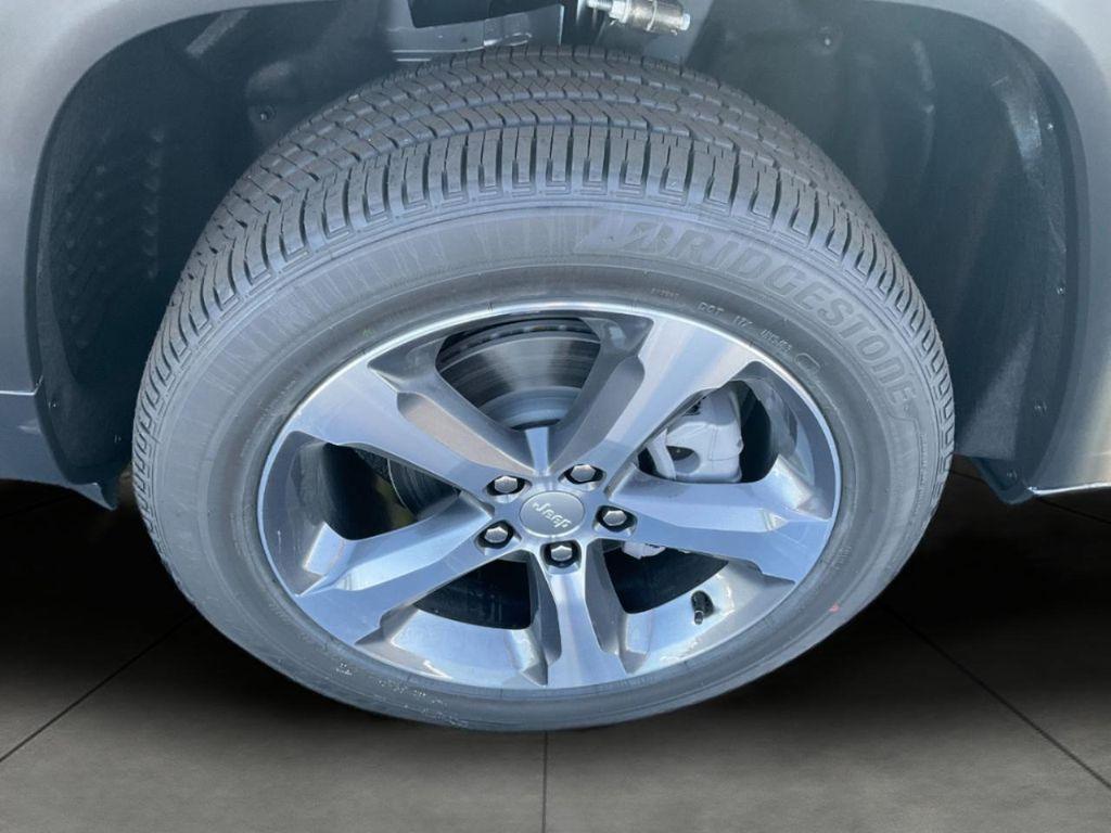 new 2025 Jeep Grand Cherokee car, priced at $50,771