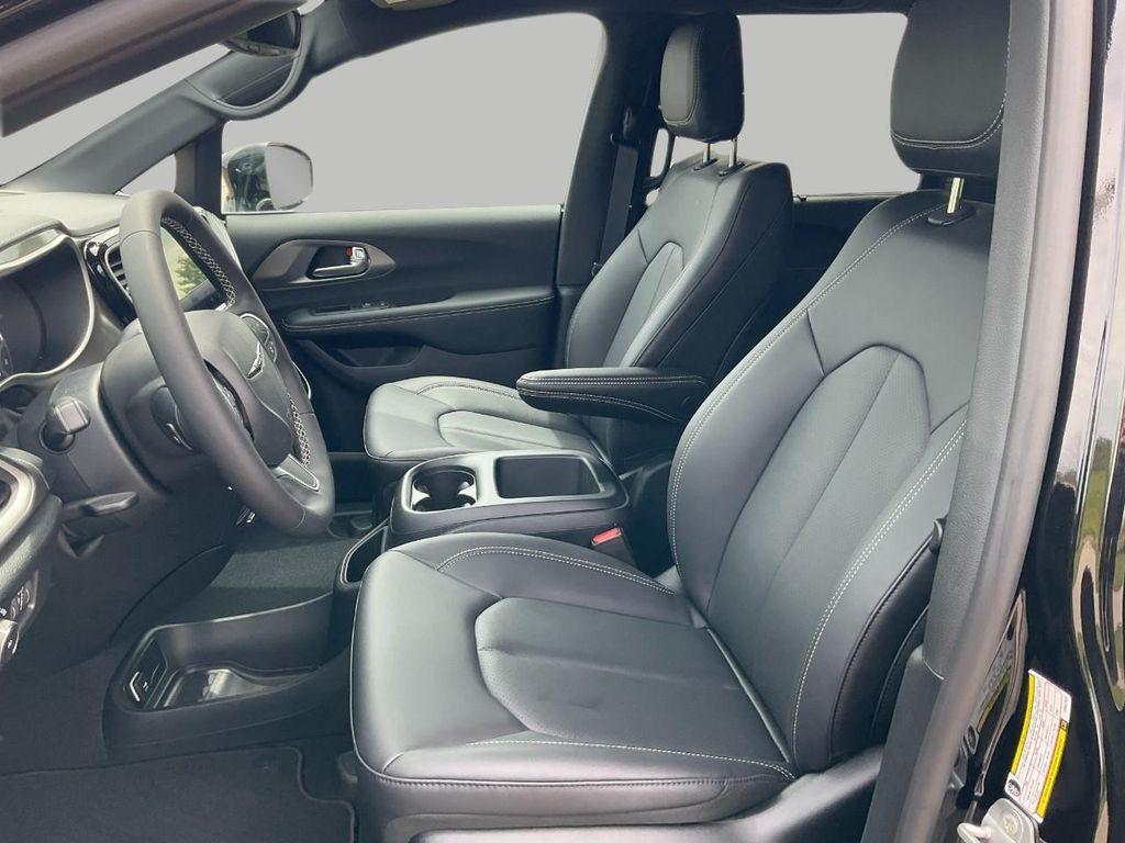 new 2025 Chrysler Pacifica car, priced at $39,225