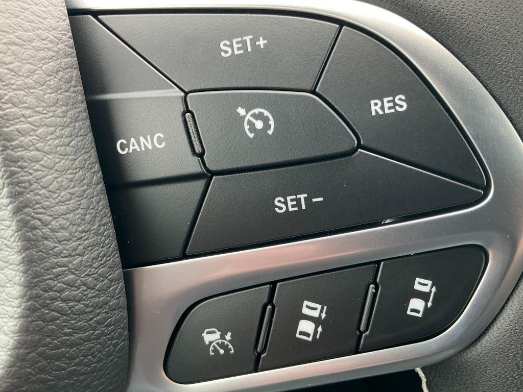 new 2025 Chrysler Pacifica car, priced at $39,225