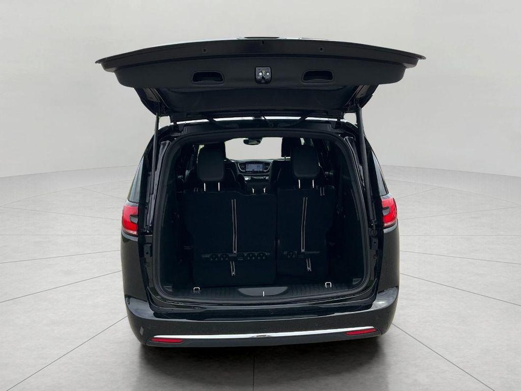 new 2025 Chrysler Pacifica car, priced at $39,225