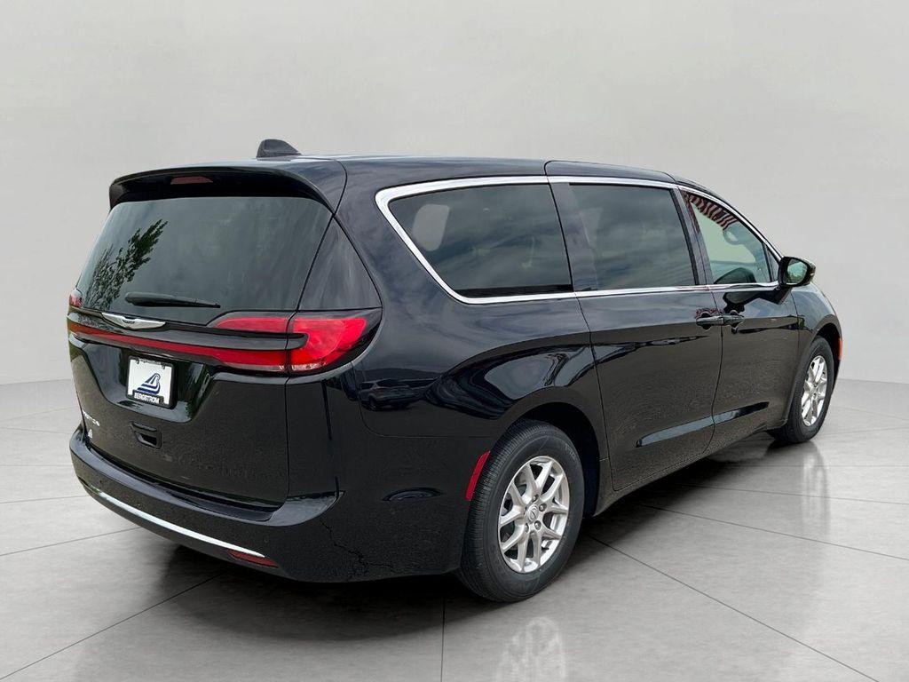 new 2025 Chrysler Pacifica car, priced at $39,225