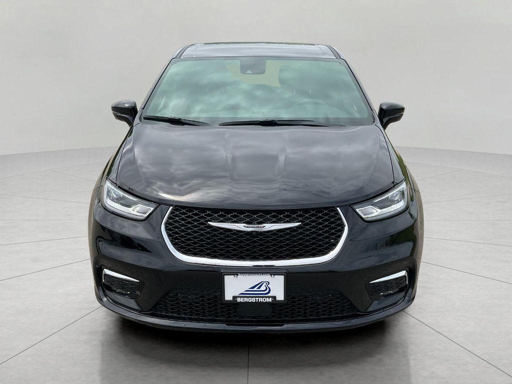 new 2025 Chrysler Pacifica car, priced at $39,225
