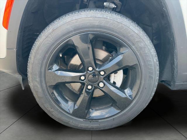 used 2023 Jeep Grand Cherokee car, priced at $35,158
