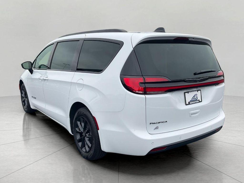 new 2025 Chrysler Pacifica car, priced at $42,763