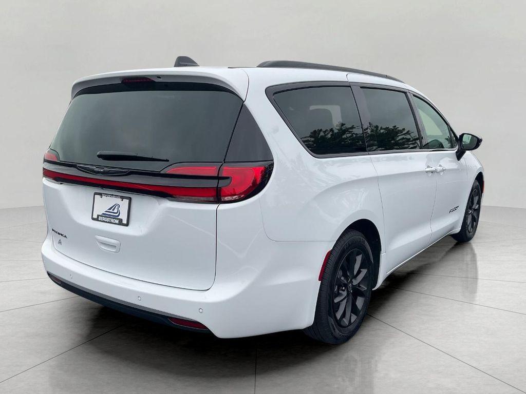 new 2025 Chrysler Pacifica car, priced at $42,763