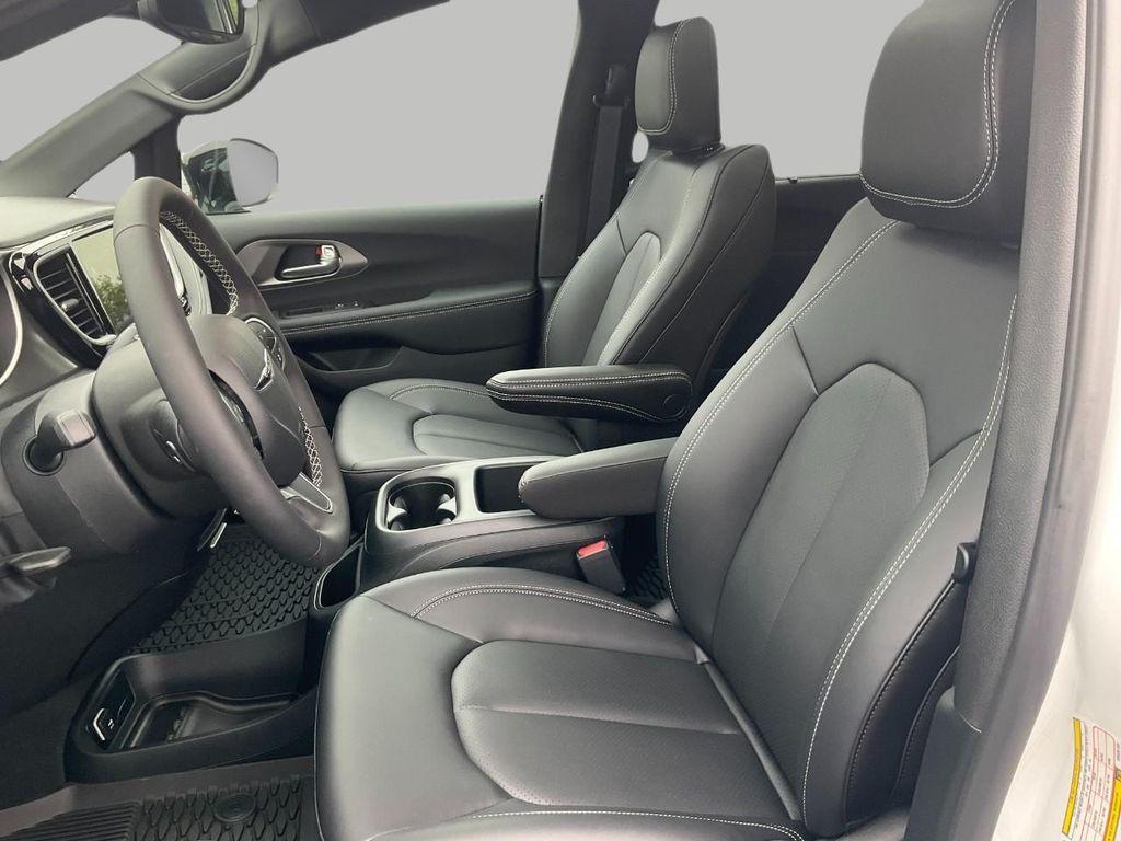new 2025 Chrysler Pacifica car, priced at $42,763