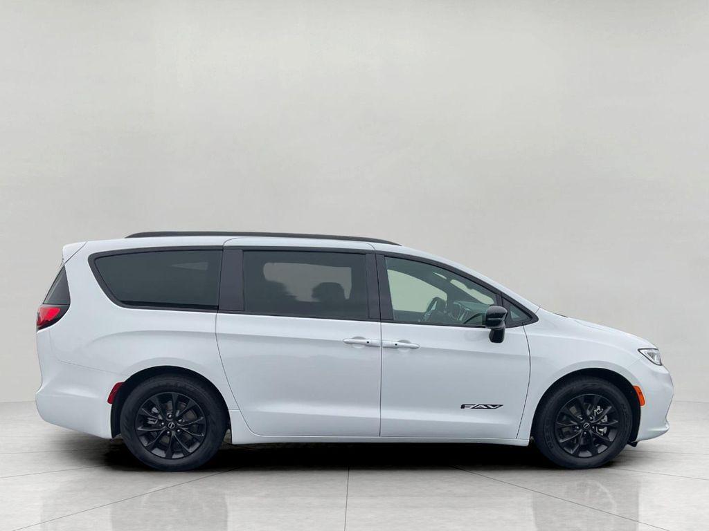 new 2025 Chrysler Pacifica car, priced at $42,763