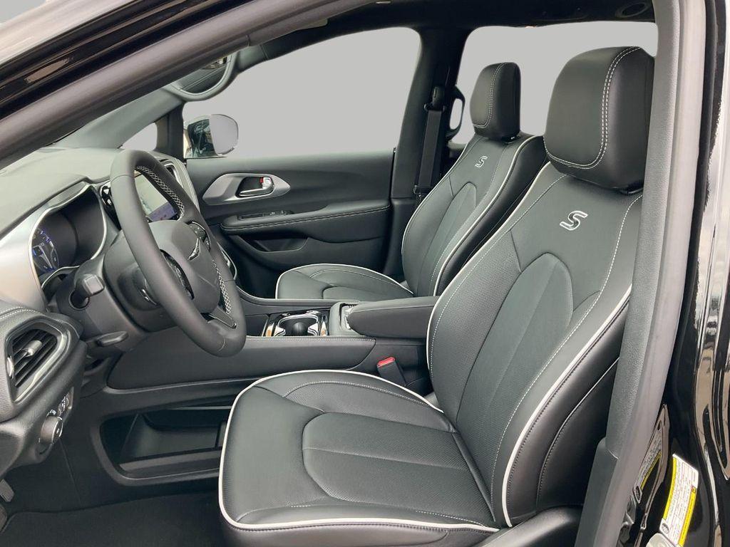 new 2026 Chrysler Pacifica car, priced at $53,124
