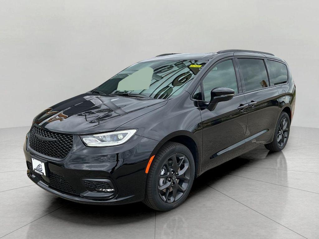new 2026 Chrysler Pacifica car, priced at $53,124