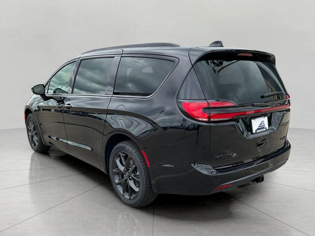 new 2026 Chrysler Pacifica car, priced at $53,124