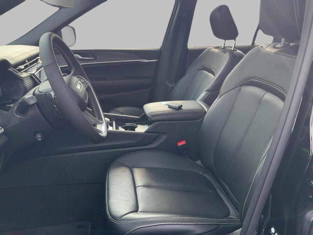 new 2025 Jeep Grand Cherokee car, priced at $48,745
