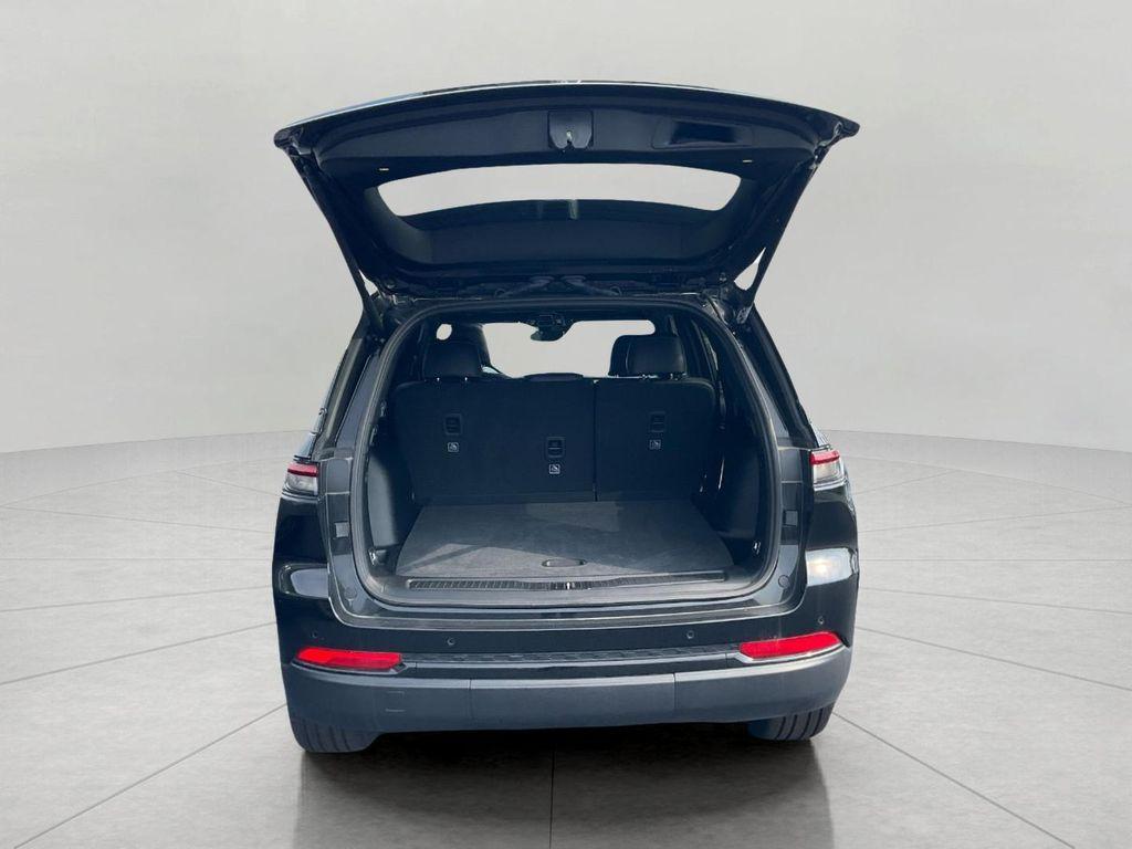 new 2025 Jeep Grand Cherokee car, priced at $48,745
