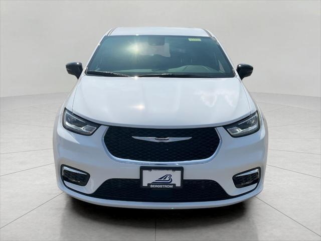 new 2025 Chrysler Pacifica car, priced at $45,462
