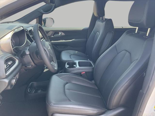 new 2025 Chrysler Pacifica car, priced at $45,462