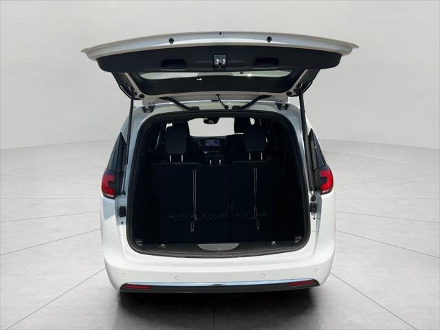 new 2025 Chrysler Pacifica car, priced at $45,462