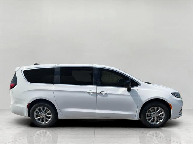 new 2025 Chrysler Pacifica car, priced at $45,462