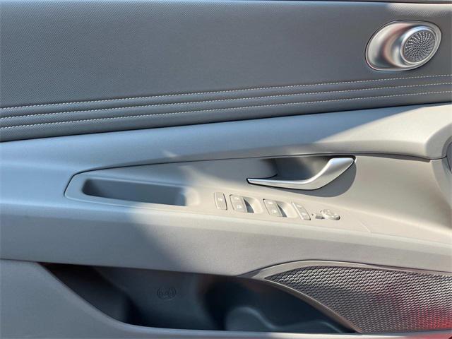 new 2025 Hyundai Elantra car, priced at $25,580