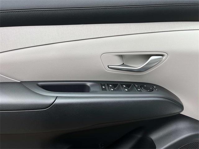 new 2025 Hyundai TUCSON Hybrid car, priced at $38,320