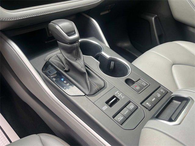 used 2022 Toyota Highlander car, priced at $29,291