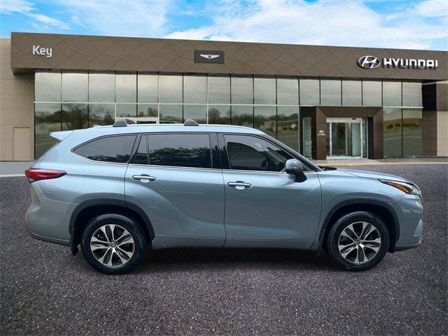 used 2022 Toyota Highlander car, priced at $29,291
