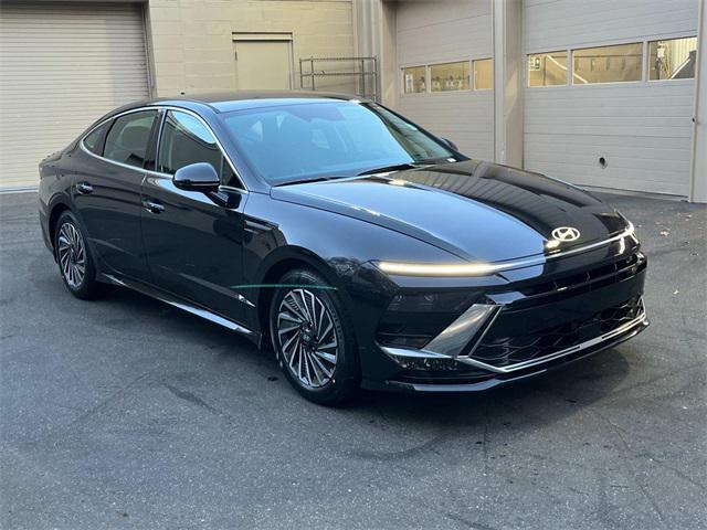 new 2025 Hyundai Sonata Hybrid car, priced at $33,010