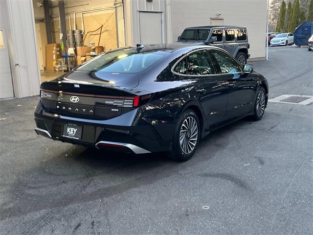 new 2025 Hyundai Sonata Hybrid car, priced at $33,010