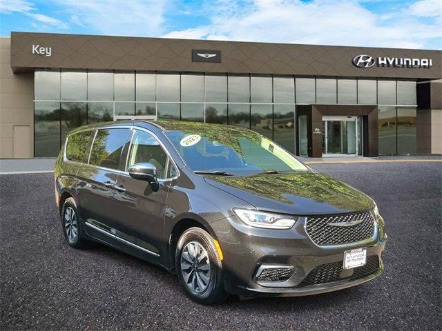 used 2023 Chrysler Pacifica Hybrid car, priced at $30,991