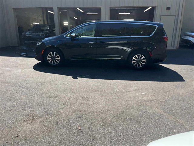used 2023 Chrysler Pacifica Hybrid car, priced at $30,991