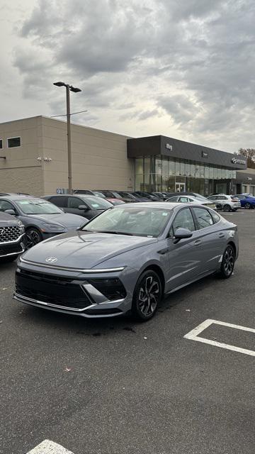 new 2024 Hyundai Sonata car, priced at $29,105