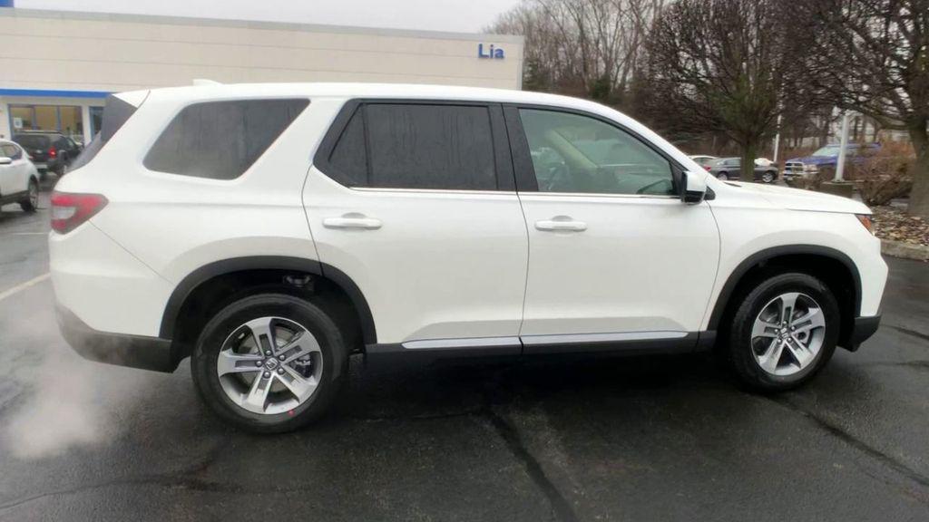 new 2025 Honda Pilot car, priced at $47,550